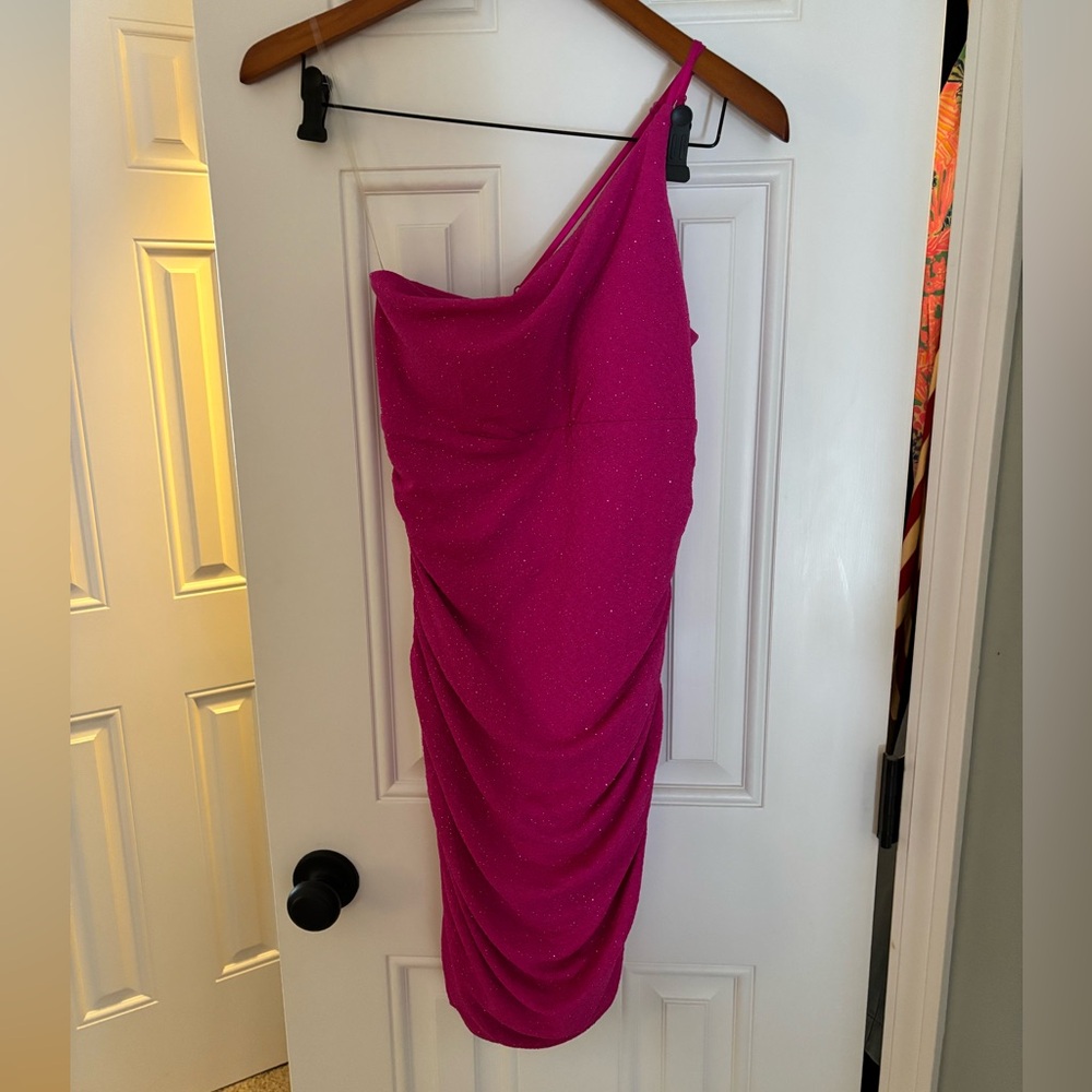 NWT Emerald Sundae
Juniors' Glitter-Knit One-Shoulder Dress | Large - Picture 4 of 5